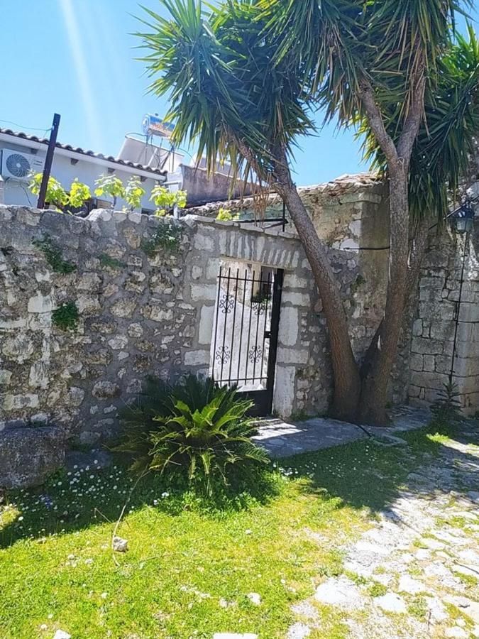 Castle Of Himara Apartment ภายนอก รูปภาพ